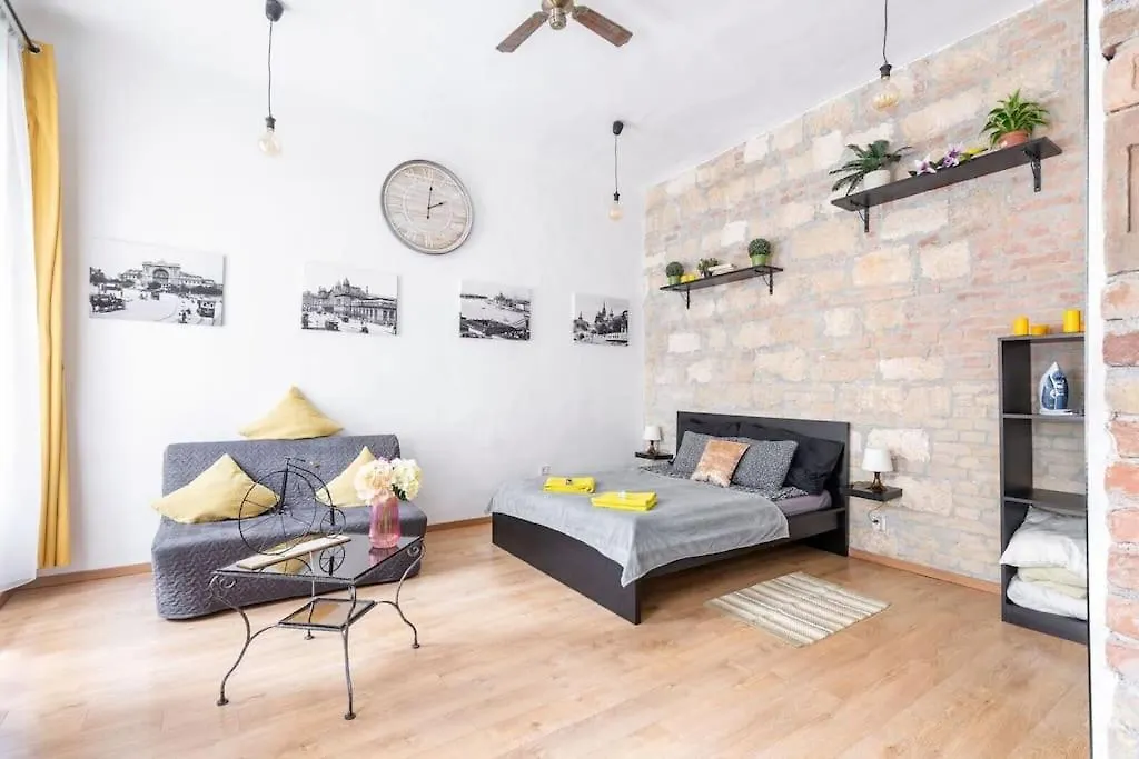 Vintage Style Cozy Downtown Apartment. Budapest